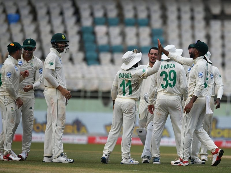 South African cricket team members celebrates