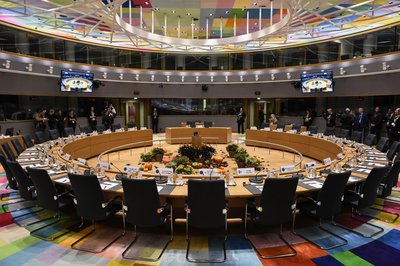 Divided EU leaders inch towards virus rescue plan