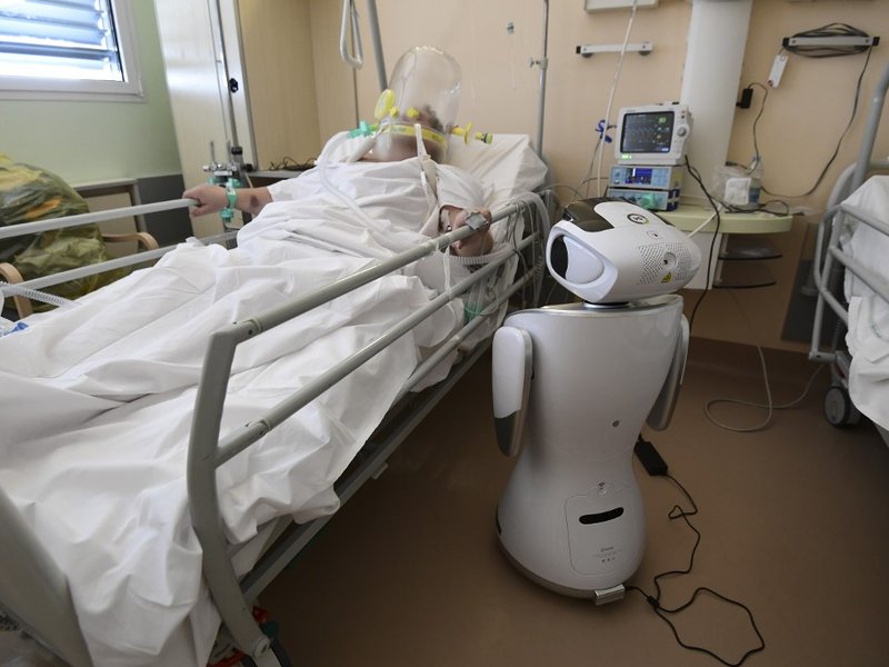 One of the six robots of the Circolo di Varese hospital stands near a patient, on April 3, 2020, to help the healthcare staff of the High Intensity Medicine department to assist twelve patients suffuring from the epedemic Covid-19, caused by the novel cor