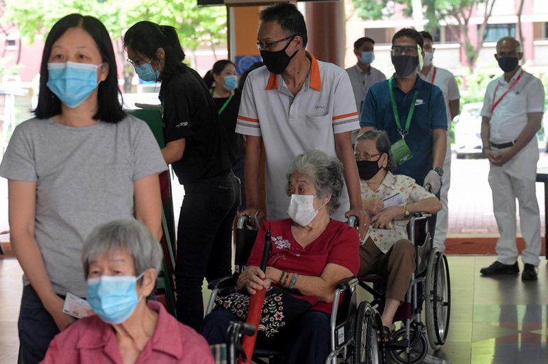 ingapore votes despite outbreak