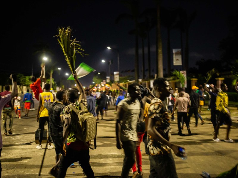 Nigerian protesters are seen in the streets of Alausa Ikeja on October 20, 2020 after the authorities declared an open-ended lockdown in Lagos in the face of spiralling protests. Several protesters were killed by Nigerian security forces in Lagos on Tuesd