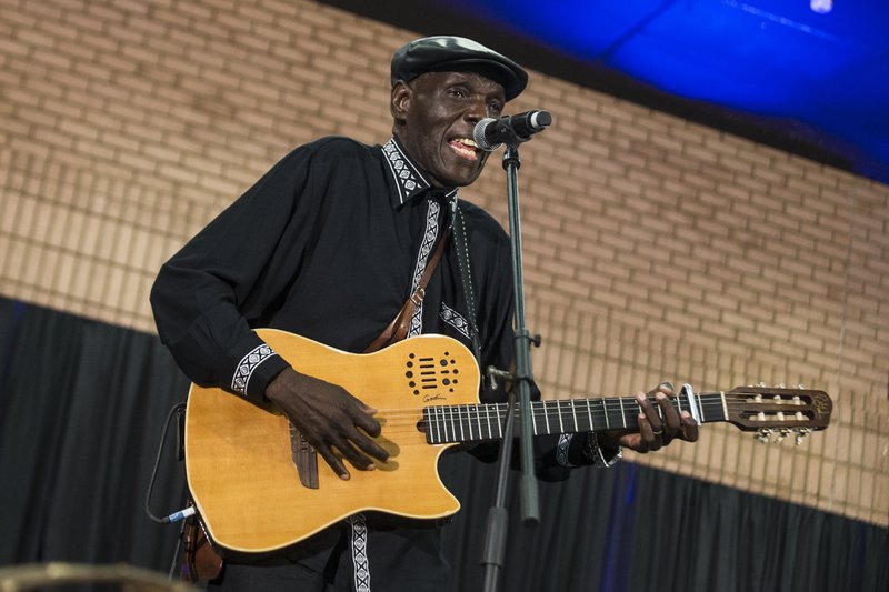 Oliver Mtukudzi WIKUS DE WET / AFP