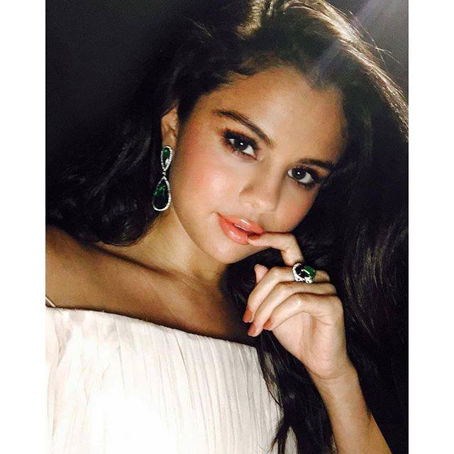 Selena Gomez - Facebook