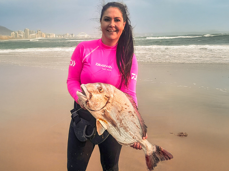 Diandra Smith with a stunning Stumpnose caught at Moyo’s pier