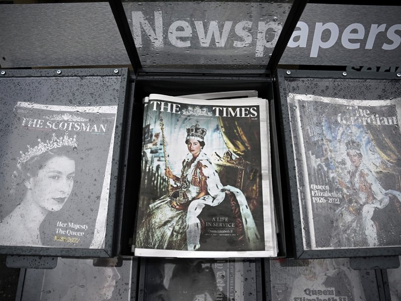Newspapers on Queen Elizabeth death