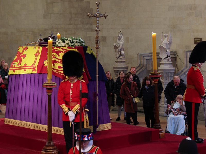Members of the public pay their respects at coffin of Queen Elizabeth II
