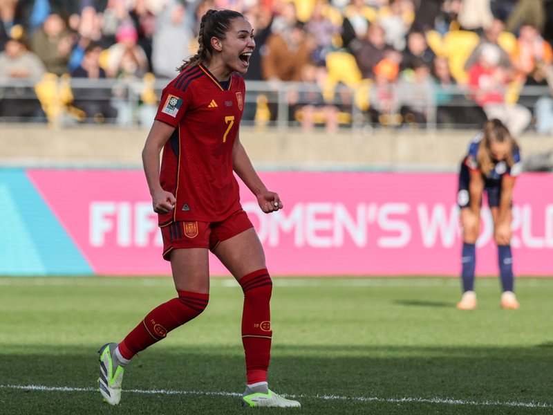 Spain's midfielder #07 Irene Guerrero