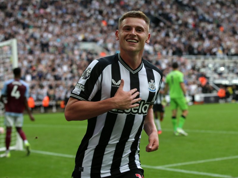 Newcastle United's English midfielder #15 Harvey Barnes