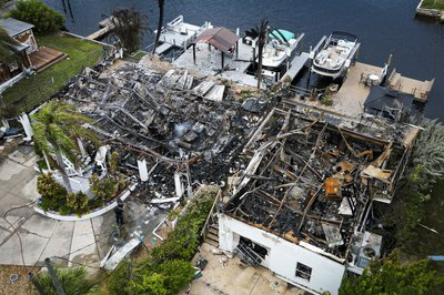 Four killed after Storm Debby hits Florida coast