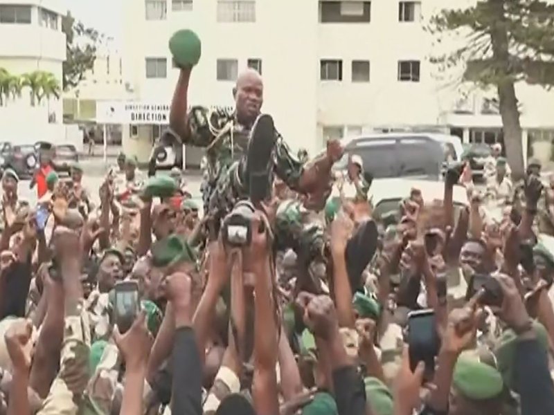 This video grab taken from Gabon 24 on August 30, 2023 shows Gabonese soldiers carrying General Brice Oligui Nguema
