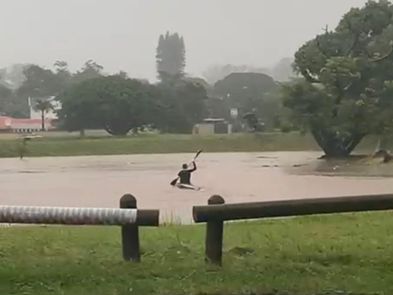 Durban resident paddling through virginia circle
