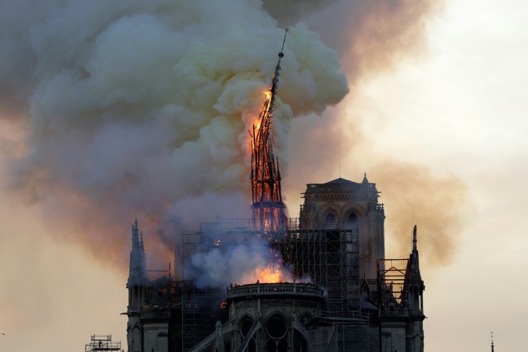 Workers smoked at Notre-Dame cathedral, admits contractor