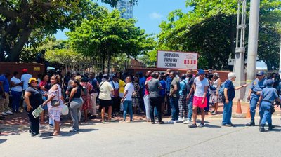 March and March members decend on Durban school to protest of ‘foreign enrolments’