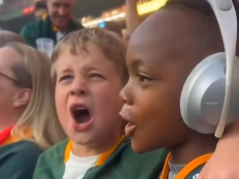 ADORABLE_BOYS_SING_NATIOPNAL_ANTHEM