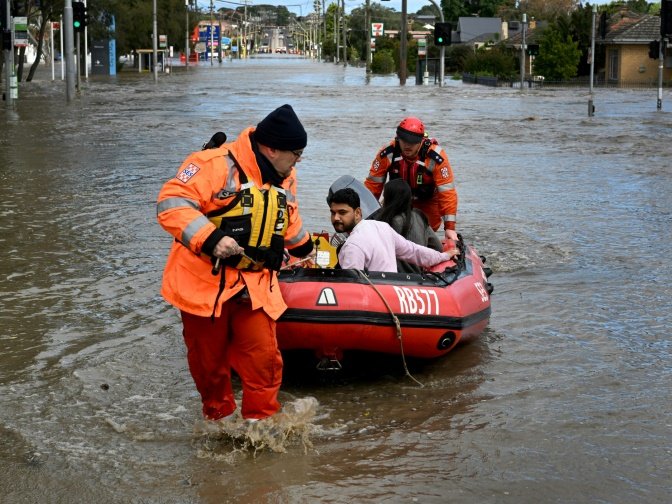 Floods force evacuations in Australia