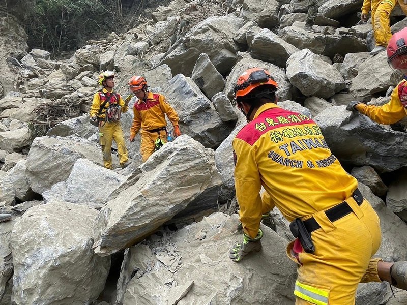 Taiwan rescuers free nine from cave after quake