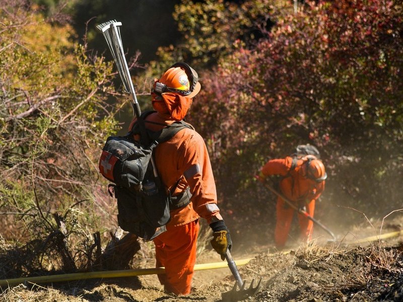Search for bodies as LA firefighters brace for more wind