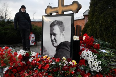 UK eyes Russia sanctions after Navalny poisoning findings
