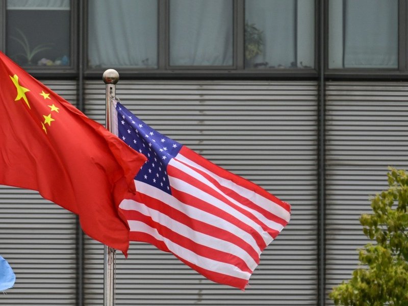China and US flags