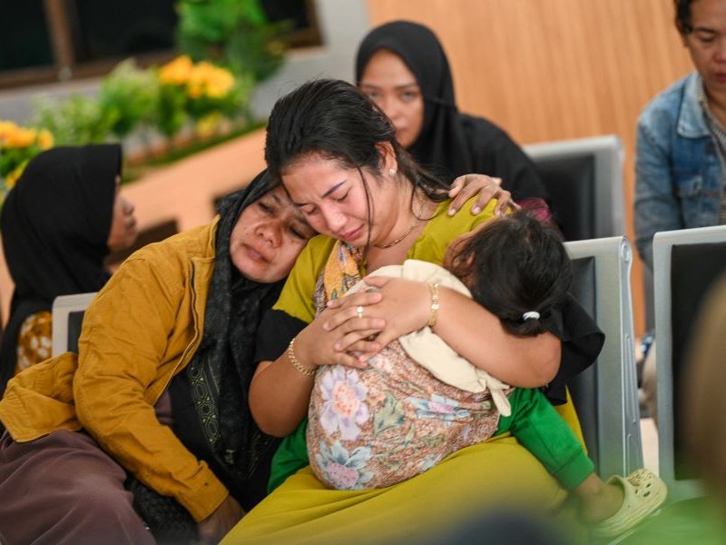 4 dead, 30 missing after ferry sinks on way to Bali