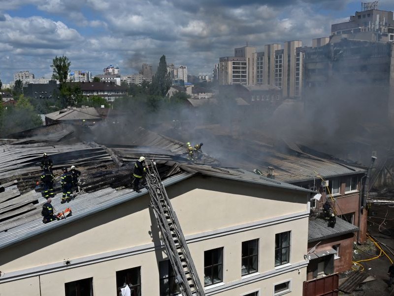 Russian strike on Ukraine prison kills 16