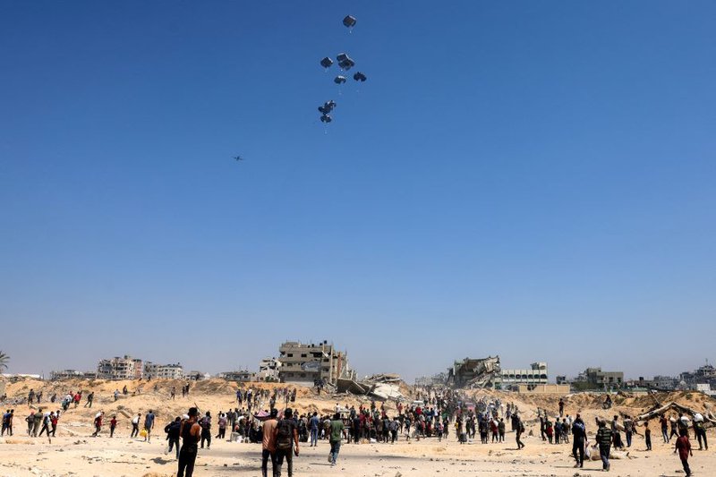 Food and aid arrives in Gaza