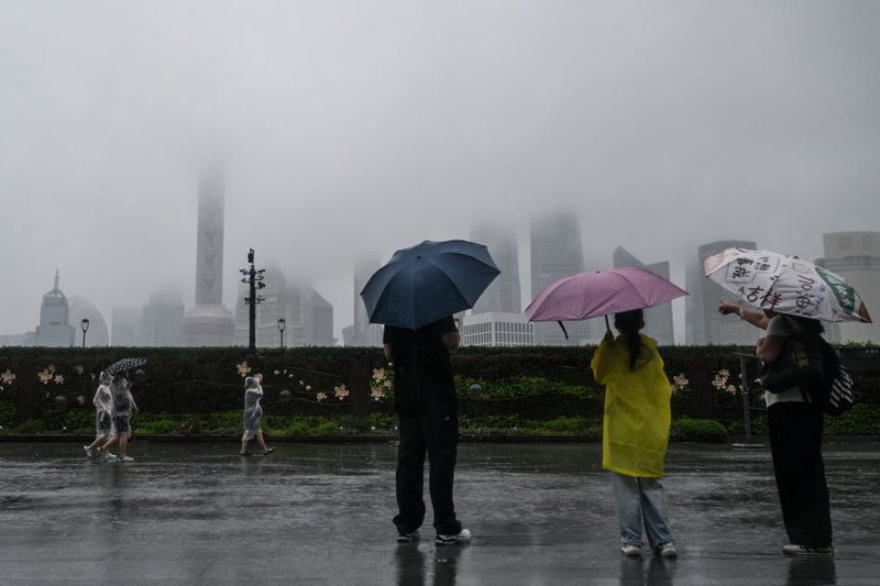 Shanghai evacuates 283,000 people as typhoon nears