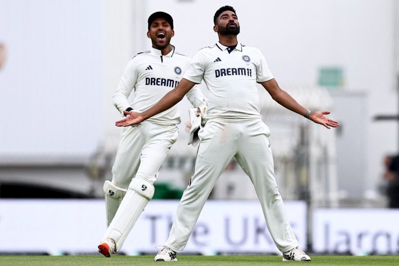 Mohammed Siraj celebrates beating England