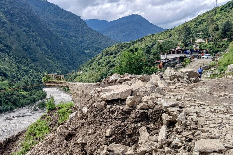 Toll of India Himalayan flood likely to be at least 70