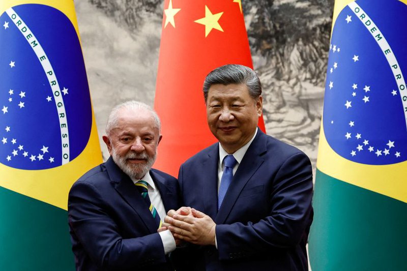 Chinese President Xi Jinping with Brazil's President Luiz Inacio Lula da Silva