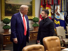 Ukrainian President Volodymyr Zelensky (R) during his meeting with US President Donald Trump at the White House in Washington, DC