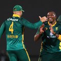 Lungi Ngidi and the Proteas celebrate a wicket against Australia