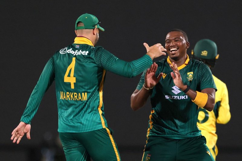 Lungi Ngidi and the Proteas celebrate a wicket against Australia