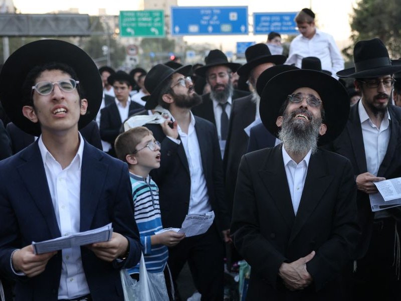 Jewish men praying