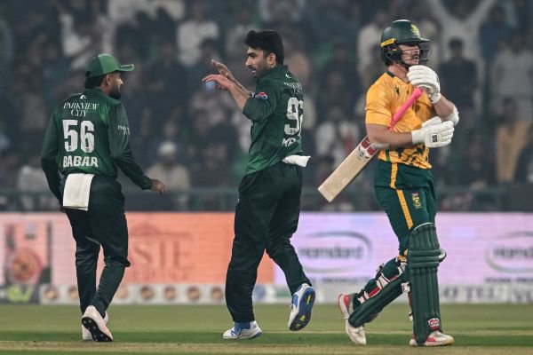 Ashraf and Mirza skittle South Africa as Pakistan win 2nd T20