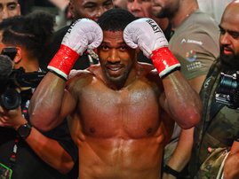 British boxer Anthony Joshua celebrates