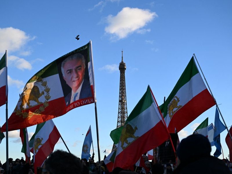 Iran says no leniency for 'rioters' as protests persist