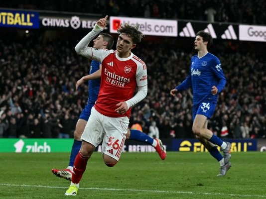 Arsenal hero Dowman no 'normal' 16-year-old, says Arteta