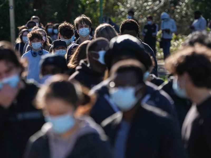 UK meningitis outbreak cases rise to 27