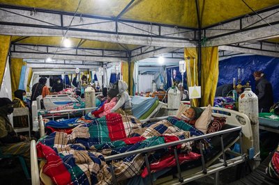 Thousands await aid after deadly Indonesian quake