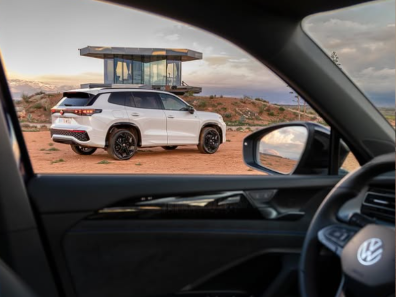 A Volkswagen Tayron parked at a scenic spot