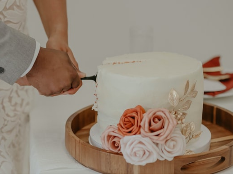 SEE: The guests at this wedding paid R50,00 per cake slice to help the bridal couple pay for the wedding cake!