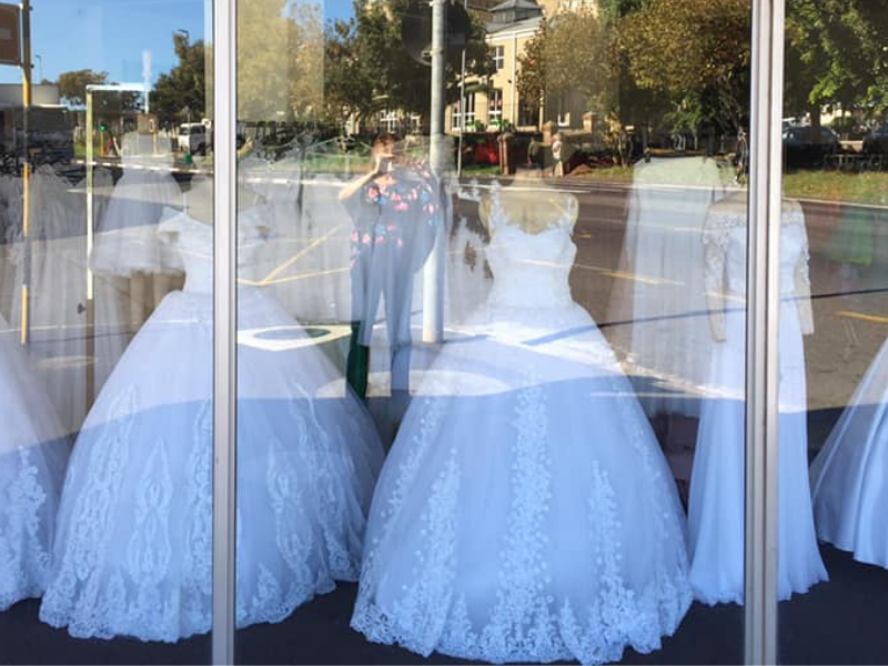 A woman complains about a dress she rented that many problems with it