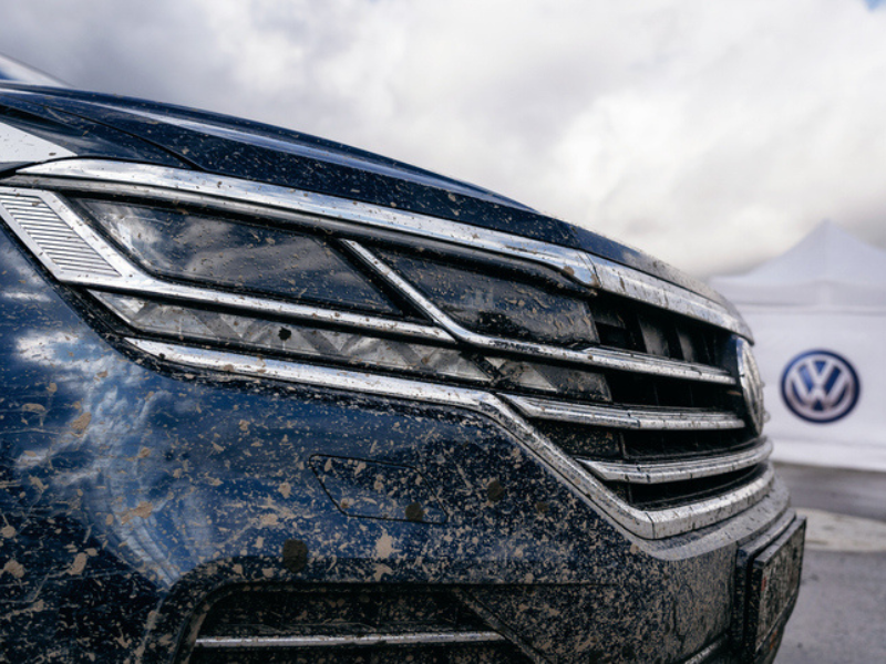 A closeup of a Volkswagen Touareg headlight
