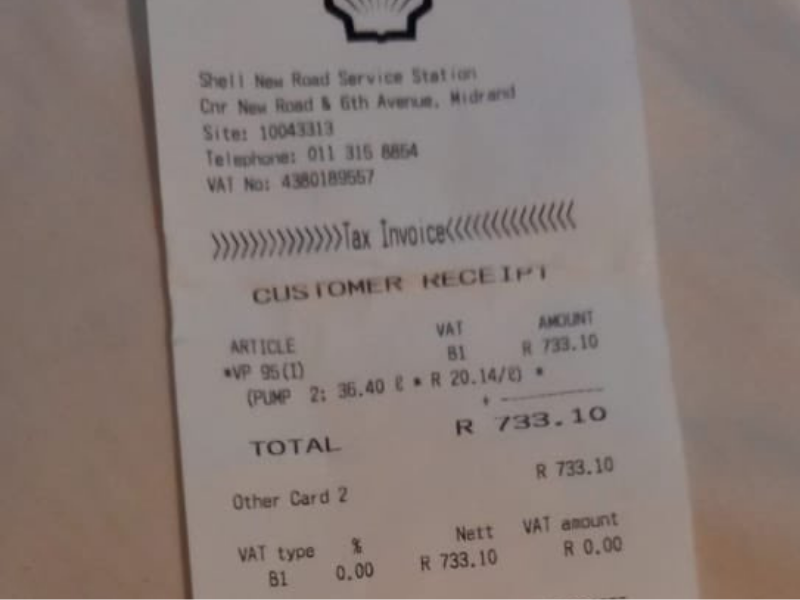 A woman fills petrol at her Shell garage and then says she doesn't have the R733.10 to pay!