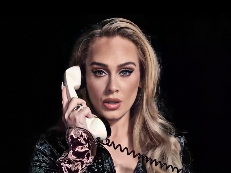 Adele performing at SNL