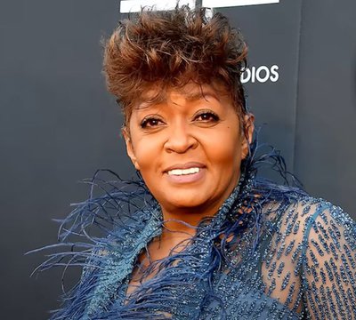 Anita Baker drops Babyface as support act due to bullying - Vimarsana News