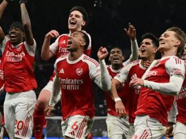 Arsenal players celebrate win