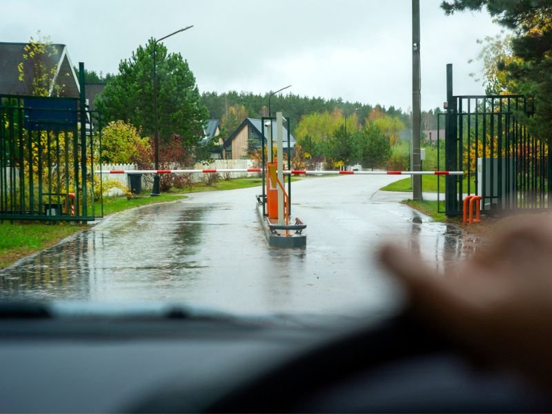 Automatic barrier on entry