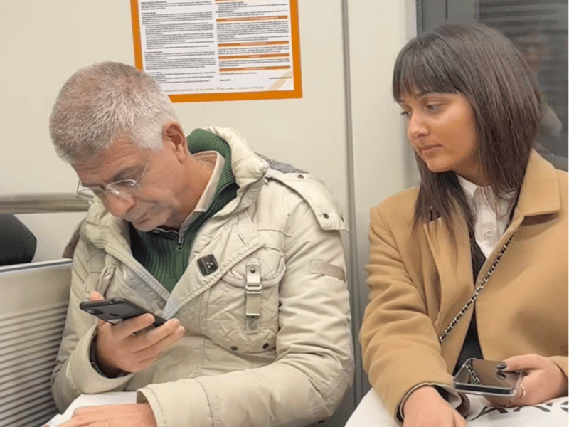 BACKDOOR BROWSING WOMAN LOOKING ON SOMEONE ELSES PHONE